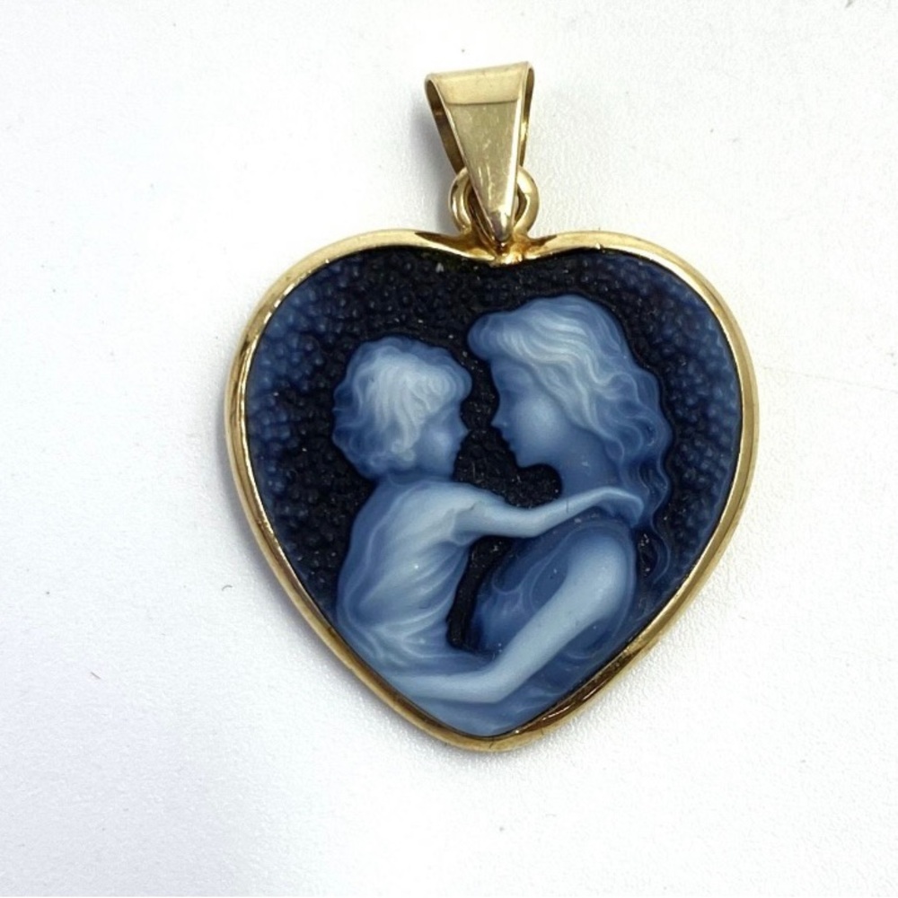 14k Gold Heart Pendant with Blue Cameo